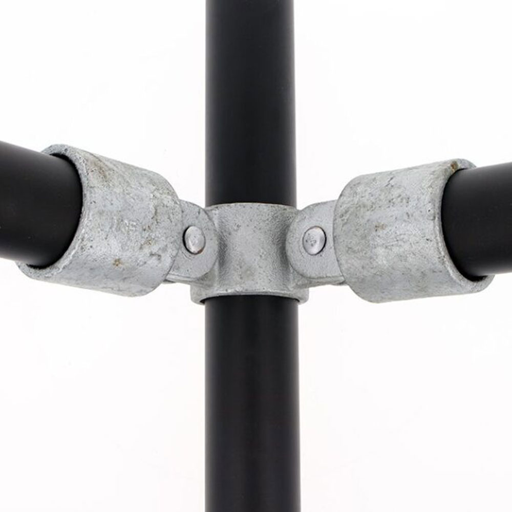 Doughty - 90 Degree Corner Swivel Combination T16800 In Use